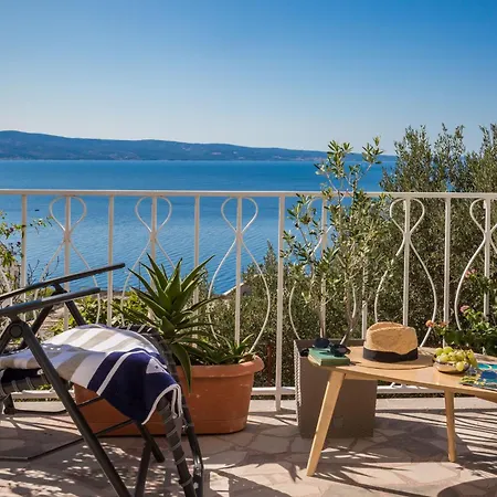 Grosse In Mit Terrasse Und Meerblick * Omis
