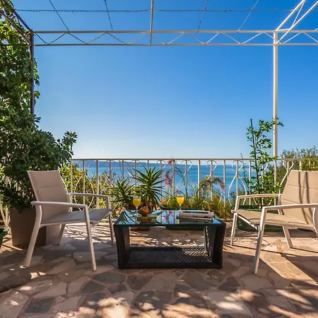 Grosse In Mit Terrasse Und Meerblick Apartment Omis