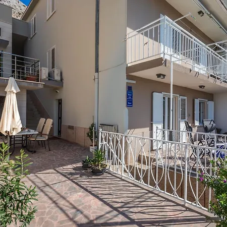 Grosse In Mit Terrasse Und Meerblick Apartment Omis