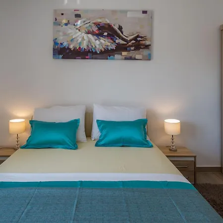 Grosse In Mit Terrasse Und Meerblick Apartment Omis