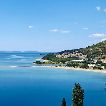 Apartment Grosse In Mit Terrasse Und Meerblick Omis