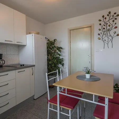 Grosse In Mit Terrasse Und Meerblick Appartamento